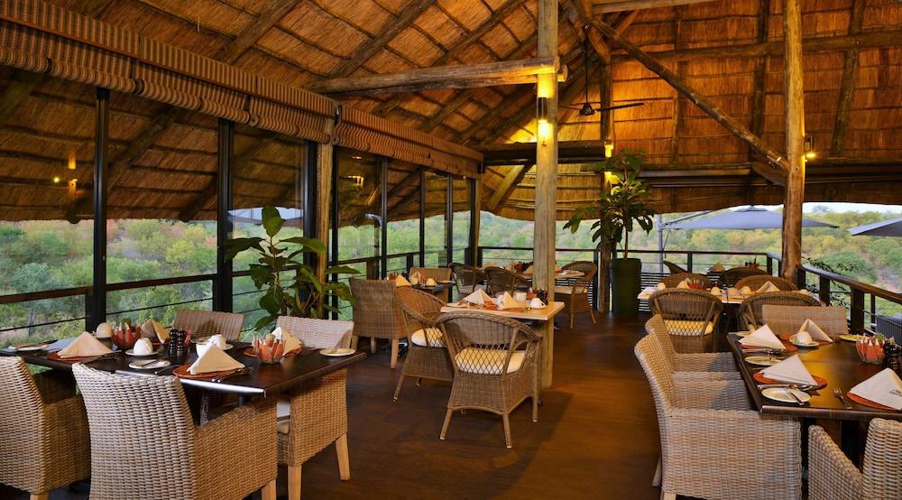 Victoria Falls Safari Club Екстериор снимка